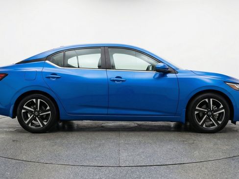 Used 2025 Nissan Sentra SV FWD image 11