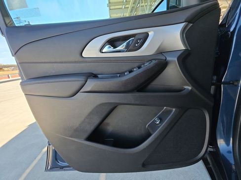 Used 2023 Chevrolet Traverse LT image 23