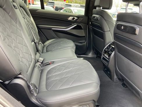 Used 2024 BMW X7 xDrive40i w/ M Sport Package image 24