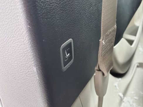 Certified 2024 Chrysler Pacifica Touring-L image 27