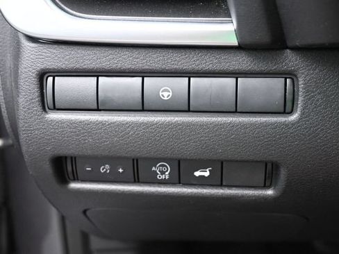 Used 2025 Nissan Rogue SV AWD/4WD image 33