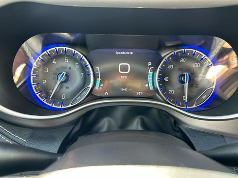 Used 2022 Chrysler Pacifica Touring-L FWD image 28