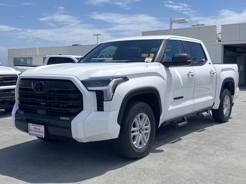 Used 2025 Toyota Tundra SR5 image 6