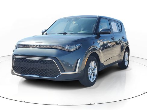 Used 2025 Kia Soul LX w/ LX Technology Package image 3