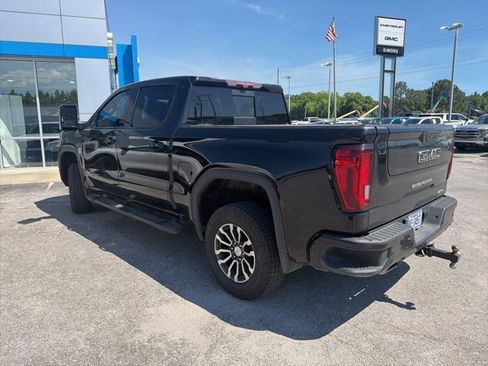 Used 2021 GMC Sierra 1500 AT4 w/ Technology Package AWD/4WD image 3