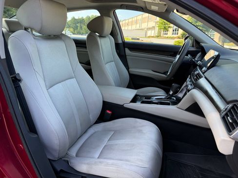 Used 2019 Honda Accord EX image 37