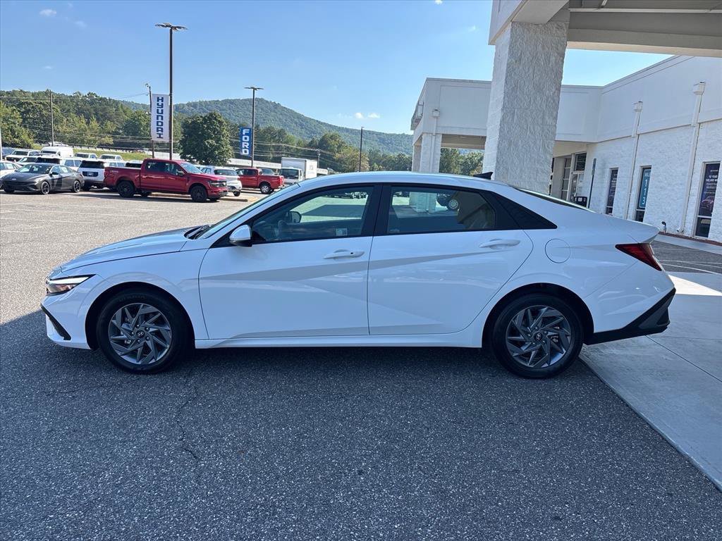 Used 2025 Hyundai Elantra Hybrid FWD image 24