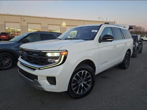 Used 2025 Ford Expedition Platinum image 5