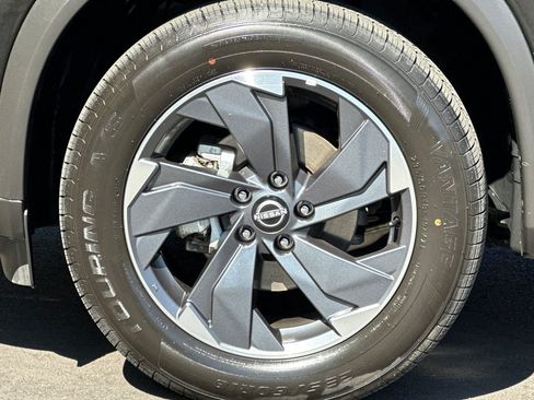 Used 2025 Nissan Rogue SV FWD image 34