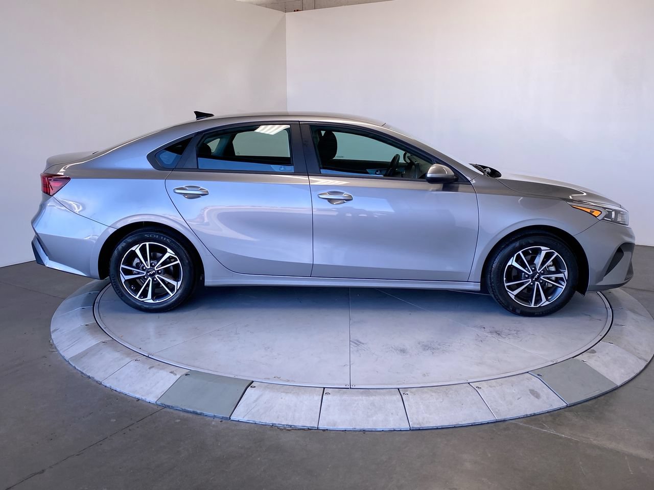 Certified 2024 Kia Forte LXS FWD image 6