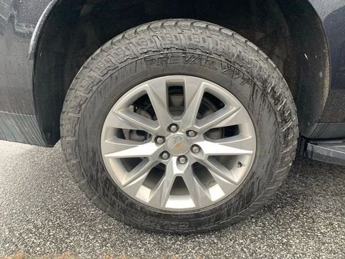 Used 2023 Chevrolet Suburban Premier image 27