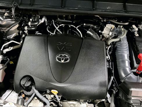 Used 2021 Toyota Highlander XLE image 33