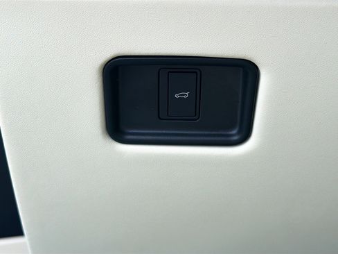 New 2026 Land Rover Range Rover Long Wheelbase SE AWD/4WD image 34