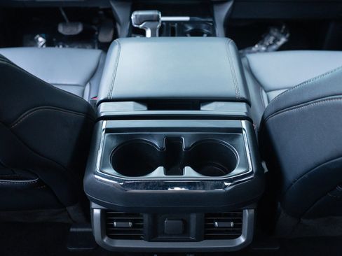 Used 2022 Ford F150 Lightning Lariat image 31