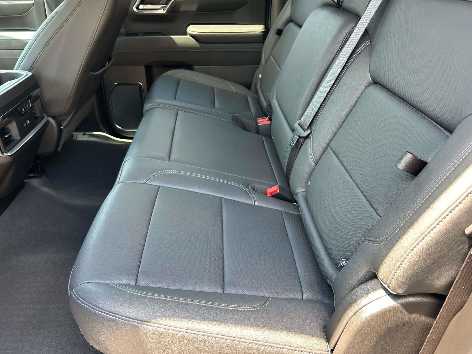 Used 2024 GMC Sierra 1500 SLT w/ SLT Premium Plus Package AWD/4WD image 32