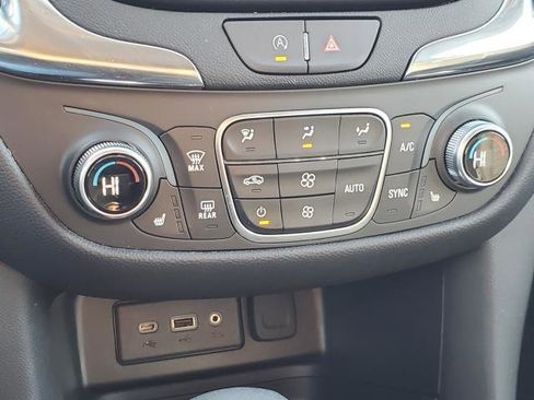 Used 2024 Chevrolet Equinox LT image 18