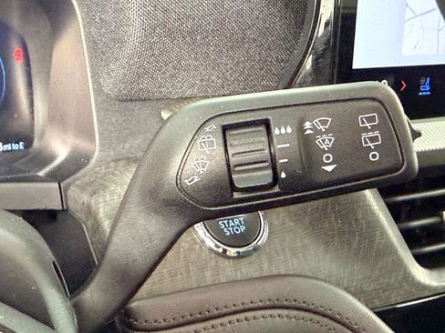 Used 2025 Ford Explorer Platinum w/ LUX Leather Package AWD/4WD image 28