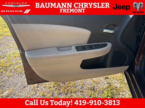 Used 2012 Chrysler 200 Limited FWD image 10