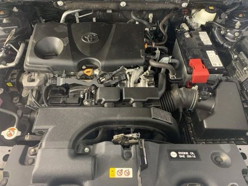 Used 2021 Toyota RAV4 LE image 10
