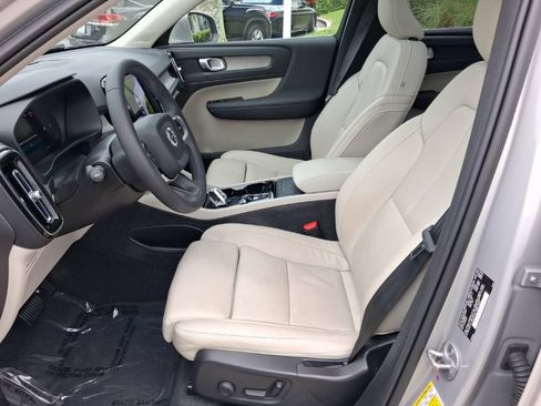 Used 2024 Volvo XC40 B5 Plus AWD/4WD image 14