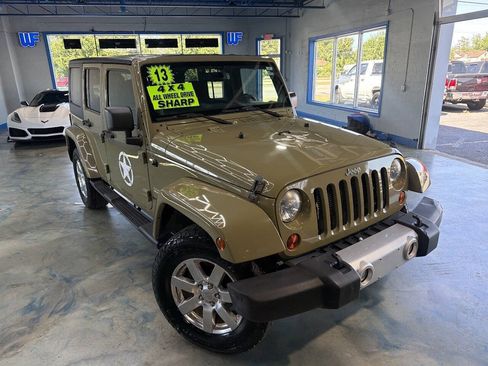 Used 2013 Jeep Wrangler Unlimited Sahara w/ Dual Top Group AWD/4WD image 4