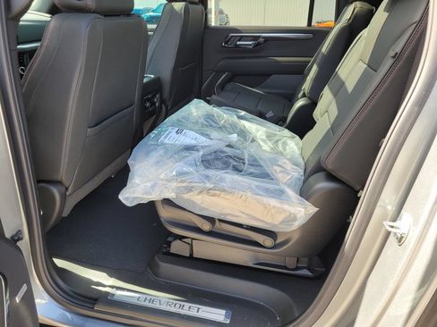 New 2026 Chevrolet Suburban RST w/ RST Capability Package AWD/4WD image 7