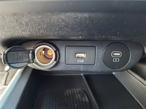 New 2025 Hyundai Elantra Limited image 22