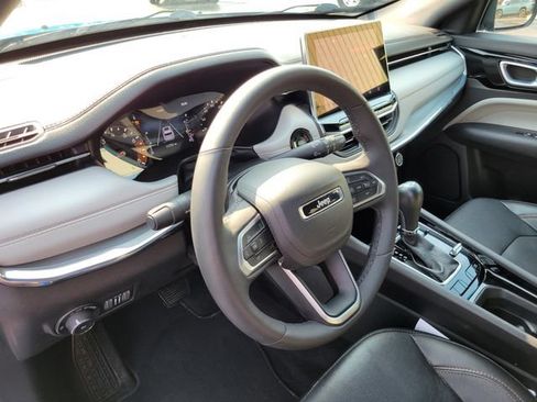 Used 2023 Jeep Compass Limited AWD/4WD image 11
