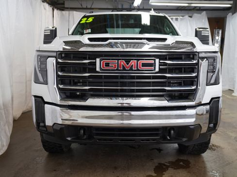 Used 2025 GMC Sierra 2500 SLT w/ SLT Convenience Package AWD/4WD image 11