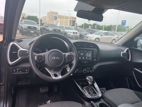 Used 2021 Kia Soul S FWD image 10