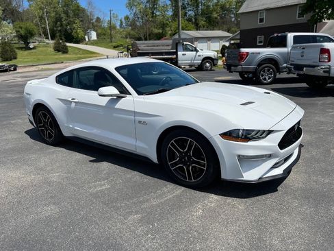 Used 2018 Ford Mustang GT RWD image 3