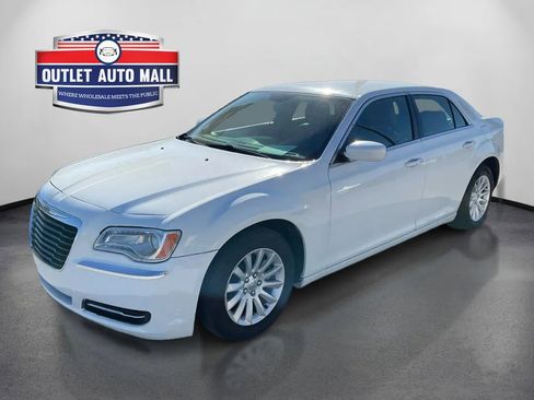 Used 2014 Chrysler 300 image 7