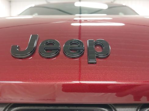 New 2025 Jeep Grand Cherokee Altitude image 31