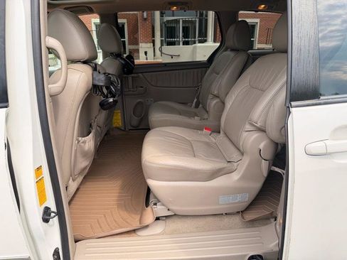 Used 2010 Toyota Sienna FWD image 20