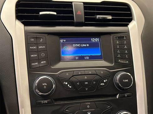 Used 2015 Ford Fusion SE image 22