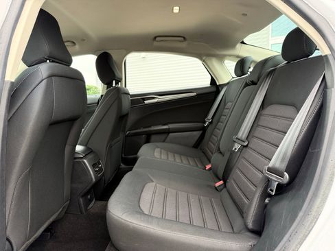 Used 2020 Ford Fusion SE FWD image 15