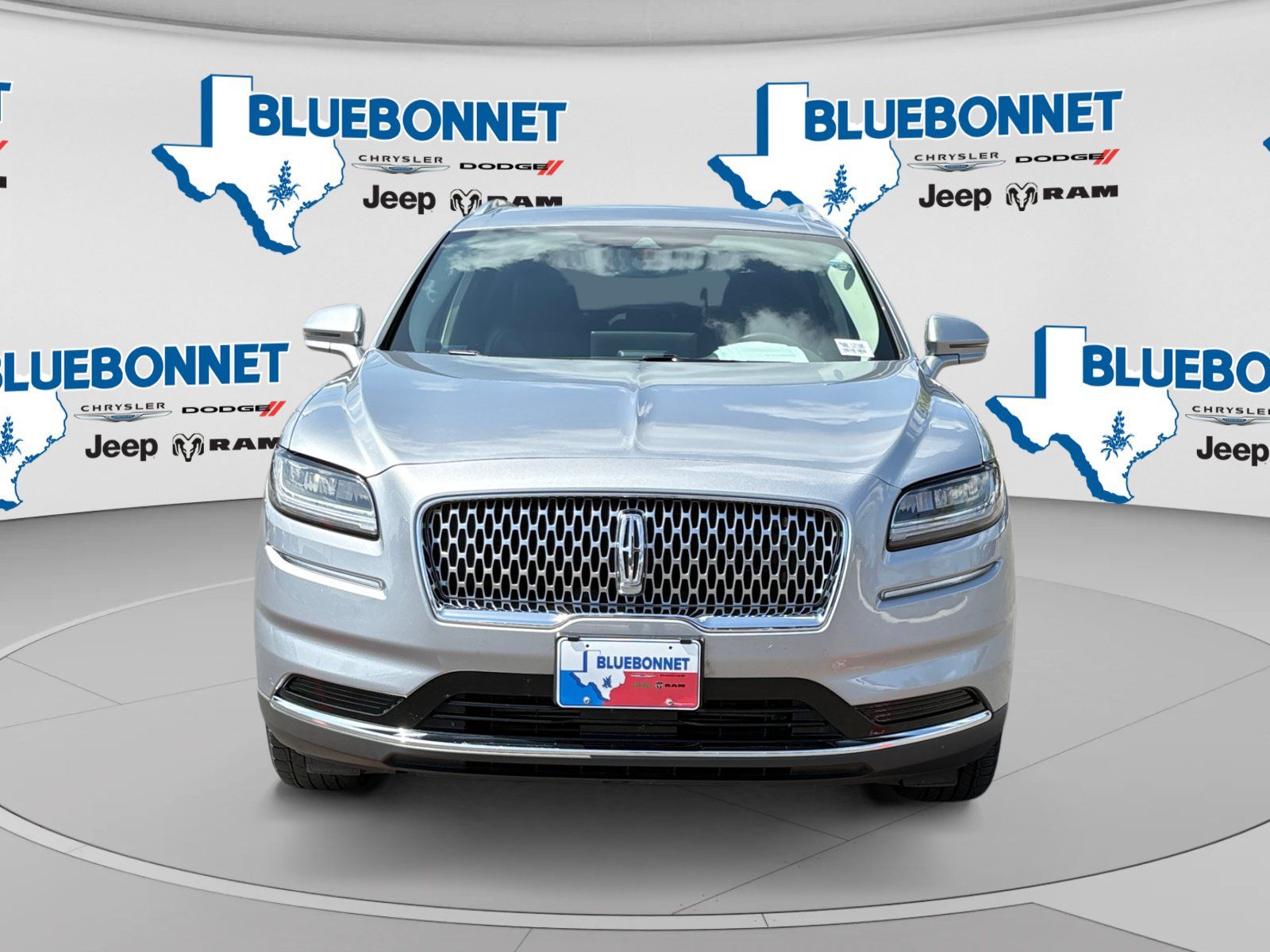 Used 2022 Lincoln Nautilus FWD image 2