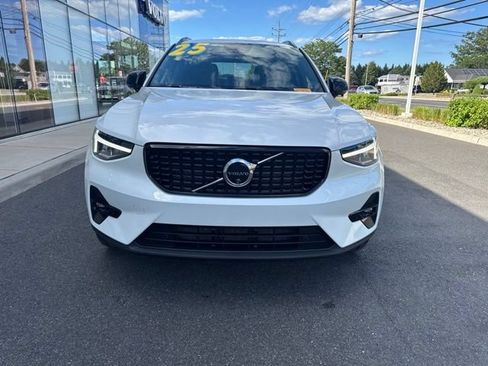 Certified 2025 Volvo XC40 B5 Plus AWD/4WD image 7