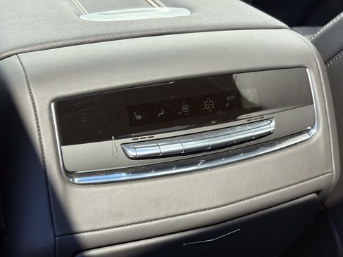 Certified 2025 Cadillac Escalade Premium Luxury Platinum AWD/4WD image 16