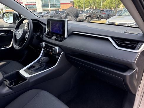 Used 2025 Toyota RAV4 XLE FWD image 21