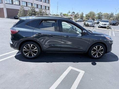 Used 2022 Ford Escape SE w/ SE Sport Appearance Package image 6