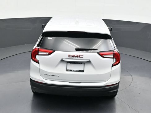 Used 2024 GMC Terrain SLE FWD image 16
