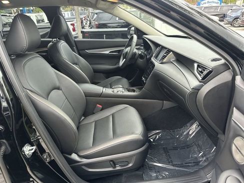 Used 2023 INFINITI QX50 Luxe w/ Accent Package FWD image 29