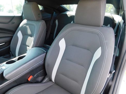 Used 2020 Chevrolet Camaro LT RWD image 15