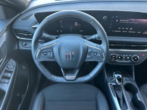 Used 2025 Buick Envista Preferred w/ Convenience I Package image 17