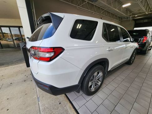 Used 2025 Honda Pilot EX-L image 4