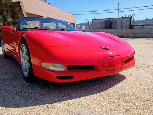 Used 1998 Chevrolet Corvette Convertible w/ Memory Pkg image 2