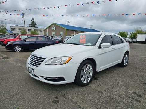 Used 2013 Chrysler 200 LX FWD image 3