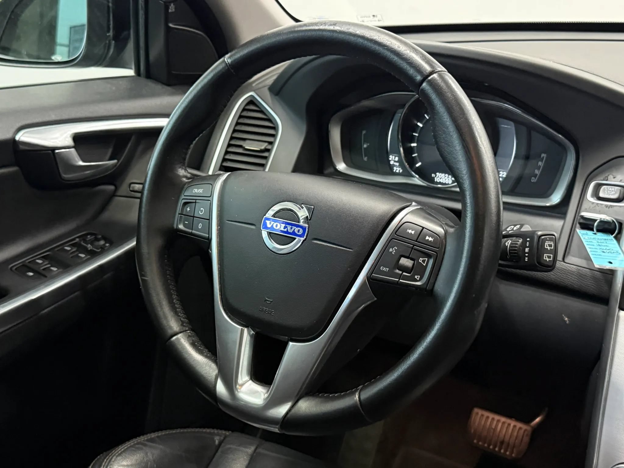Used 2017 Volvo XC60 T6 Dynamic w/ Preferred Option Package AWD/4WD image 11