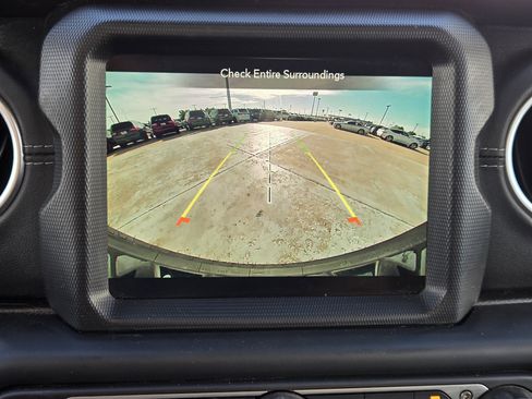 Used 2021 Jeep Wrangler Unlimited Sahara w/ Cold Weather Group image 21